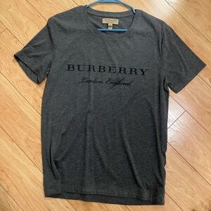 Burberry T Shirt size Small